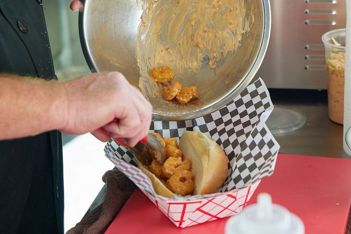 Building the shrimp po'boy